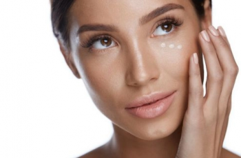 Timeline for Wrinkle Reduction With Retinoids in Skincare Routines
