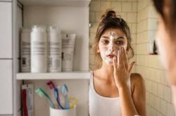 Expert Dermatologist Tips for Managing Rosacea: Skincare Strategies and Solutions