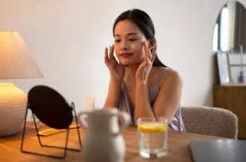 Should Your Morning and Night Skincare Routines Be Different?
