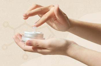 Caffeine in Skincare: Benefits, Anti-Aging Effects, and How to Use It