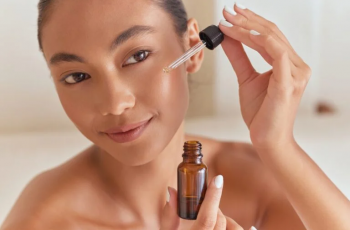 Using Azelaic Acid and Glycolic Acid Together: Benefits and Risks