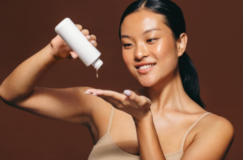 Using Hyaluronic Acid During the Day: The Complete Skincare Guide