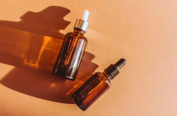 Adapalene vs Retinol: Which Retinoid Is Right for Your Skin?