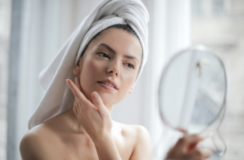 Allantoin in Skincare: Soothing, Healing, and Hydrating Benefits