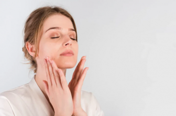 Alpha vs Beta Arbutin: A Complete Guide to Skin Brightening