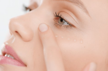 How to Use Retinol Around Your Eyes Without Irritation How to Use Retinol Around Your Eyes Without Irritation
