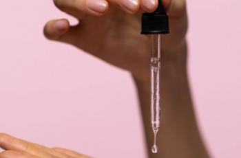 Can Retinol and Sunbeds Coexist? Why This Combo May Harm Your Skin Can Retinol and Sunbeds Coexist? Why This Combo May Harm Your Skin